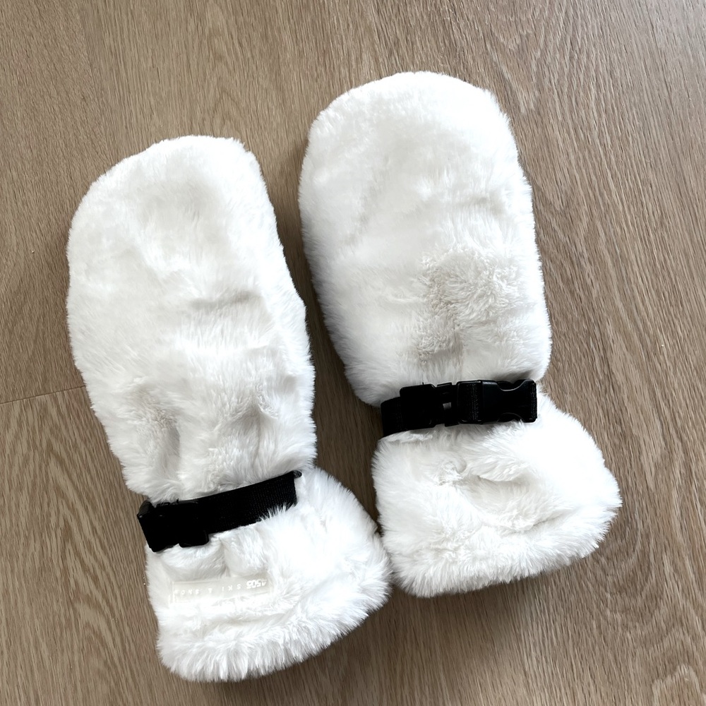 ASOS 4505 ski faux fur mittens. Size S/M